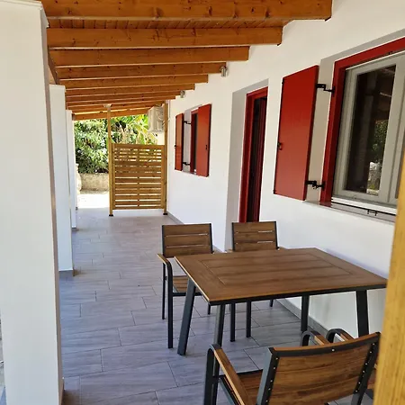펜션 Aggelikis House 메토니